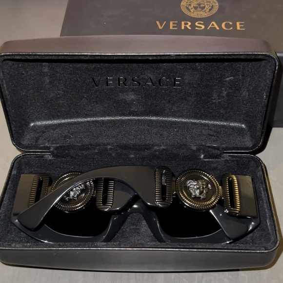 Versace VE 4425u  Black Luxury Sunglasses with Dark Lenses Irregular Sunglasses - Picture 1 of 10